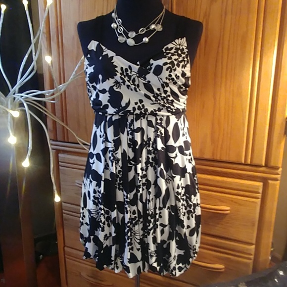 Forever 21 Dresses & Skirts - NWOT! Cute Dress!